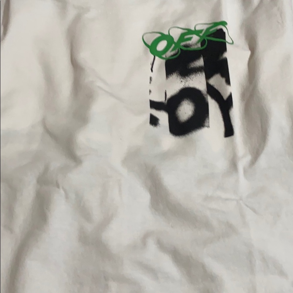 Off-White Spray Blurred